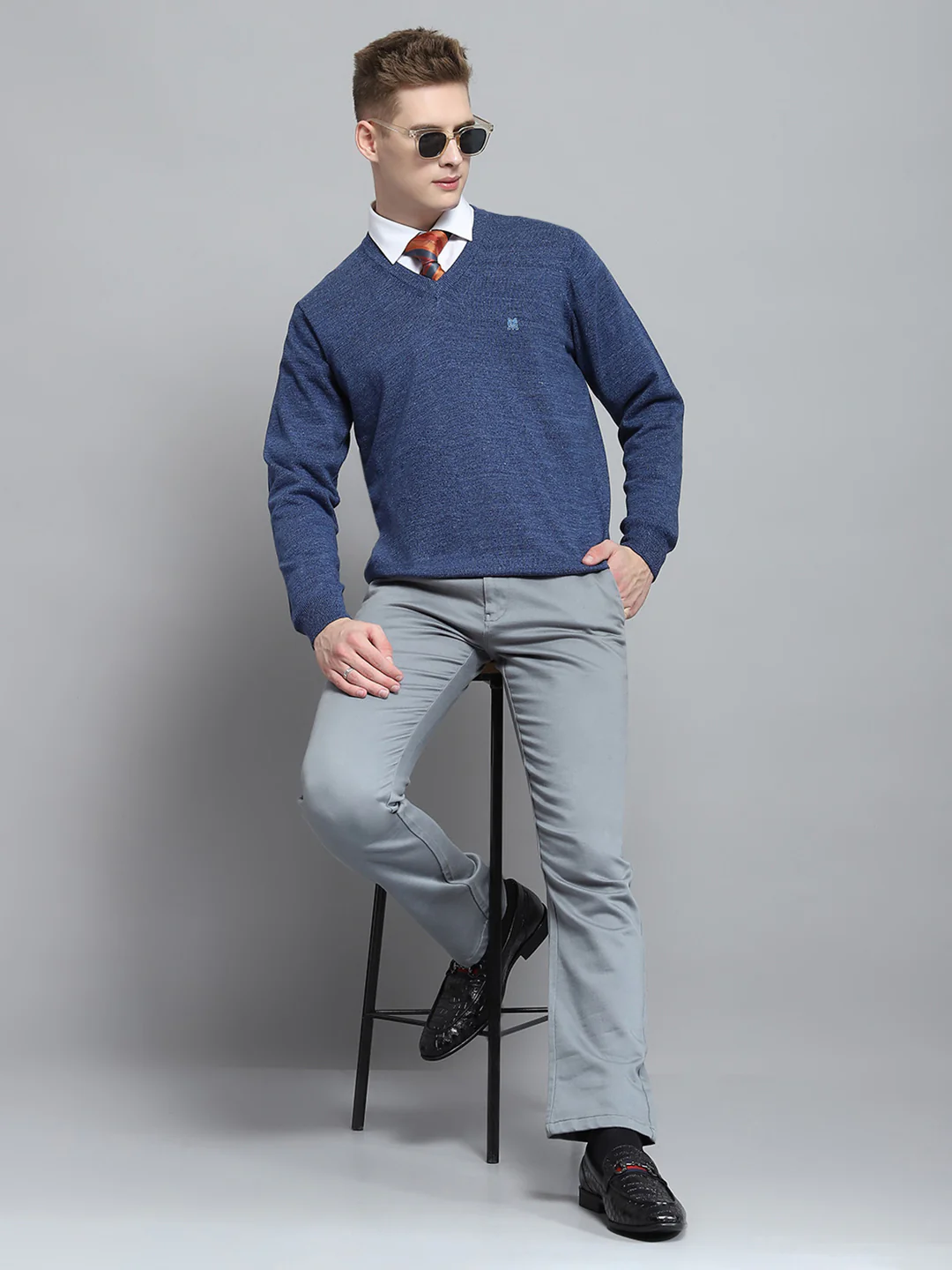 Men Blue Solid V Neck Full Sleeve Pullover - Image 2