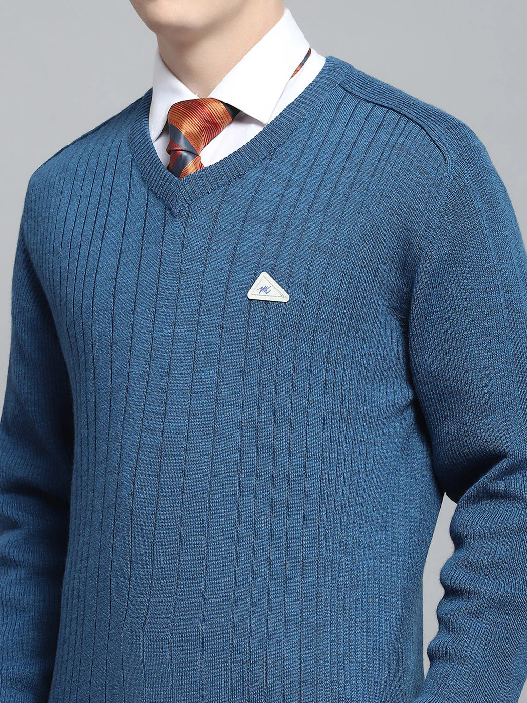 Men Blue Solid V Neck Full Sleeve Pullover - Image 6