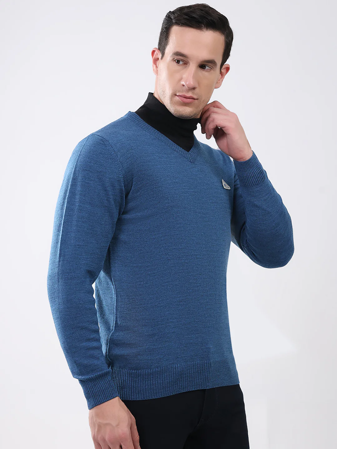 Men Blue Solid V Neck Full Sleeve Pullover - Image 4