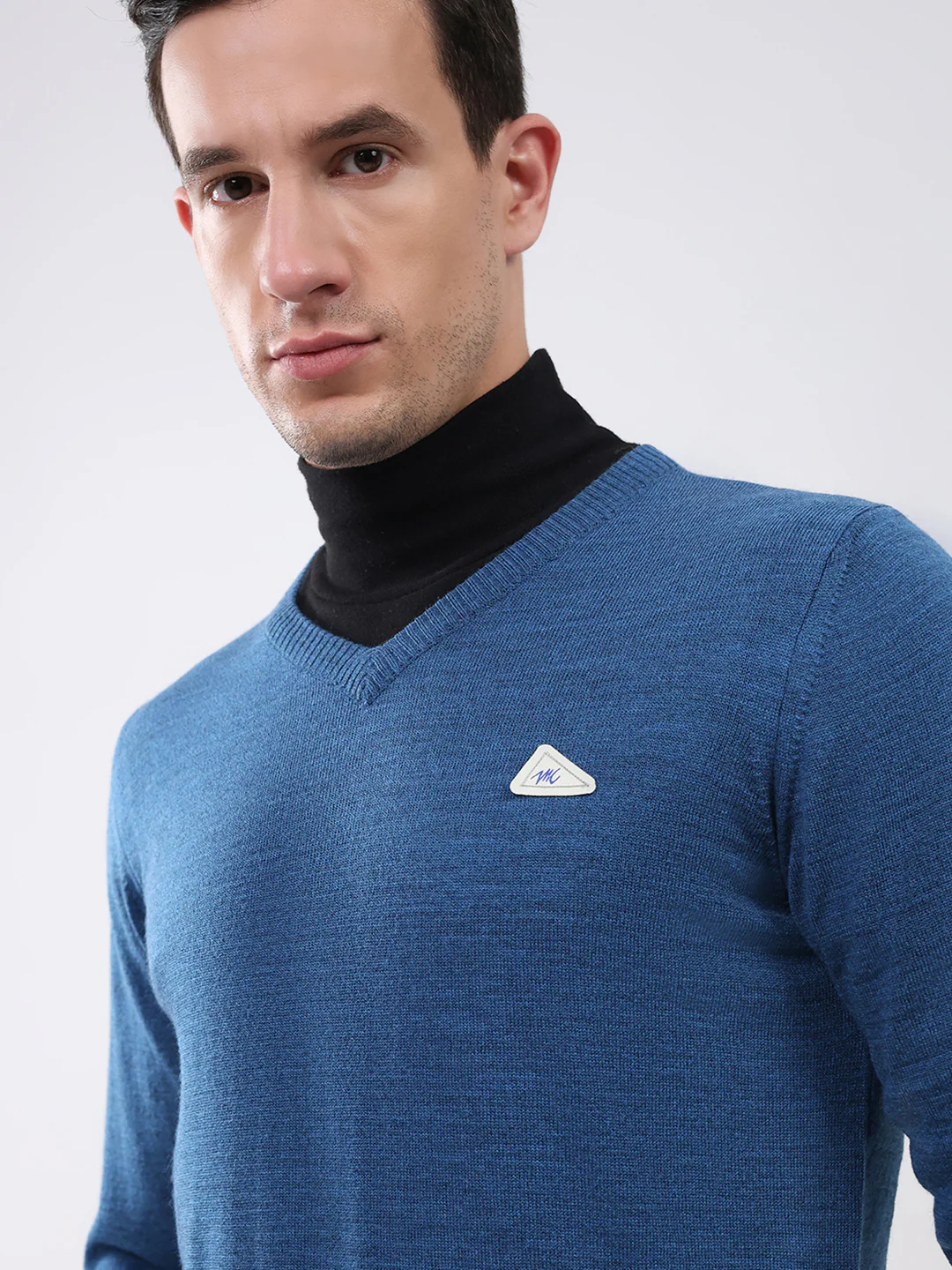 Men Blue Solid V Neck Full Sleeve Pullover - Image 6