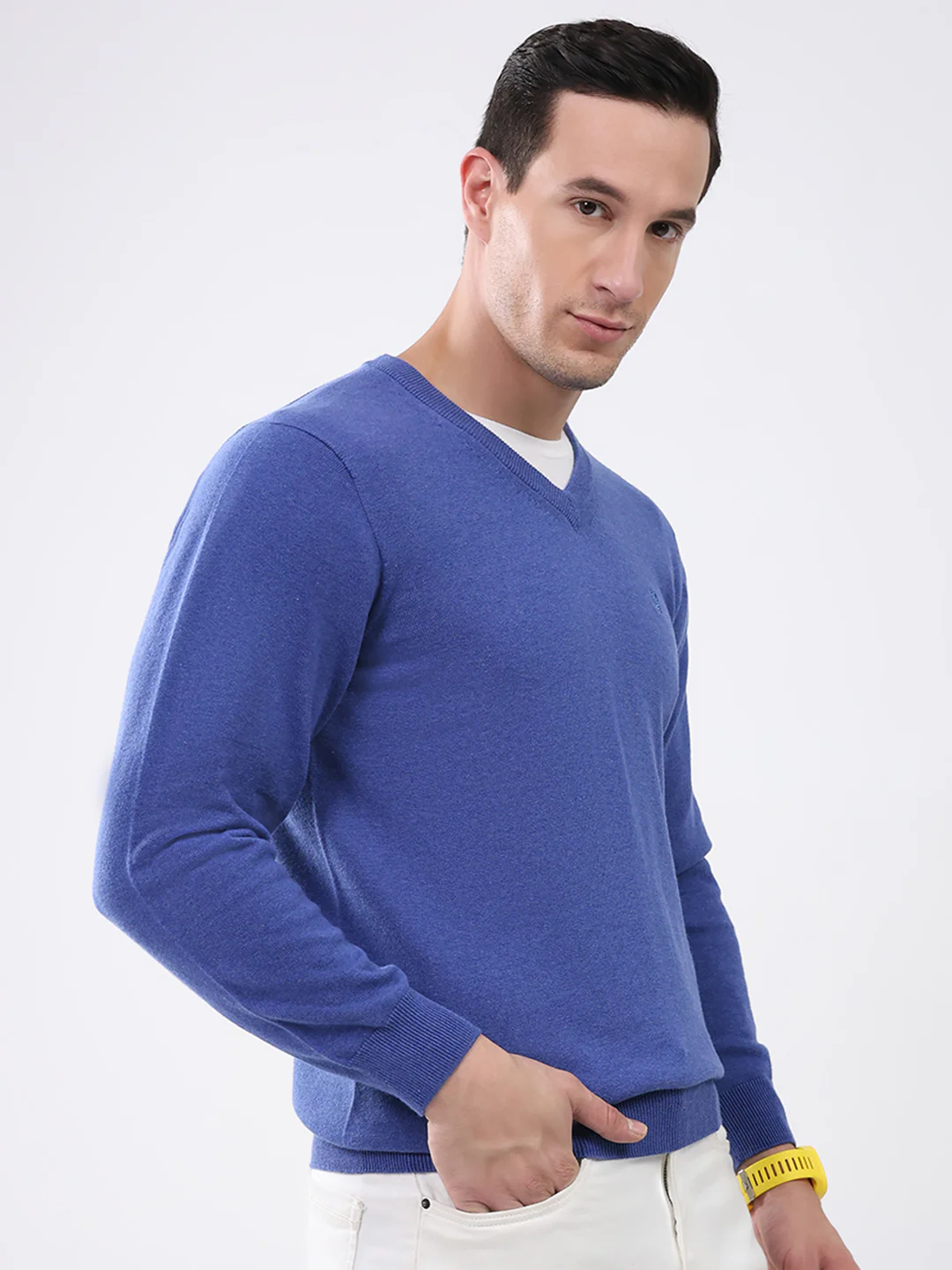 Men Blue Solid V Neck Full Sleeve Pullover - Image 4