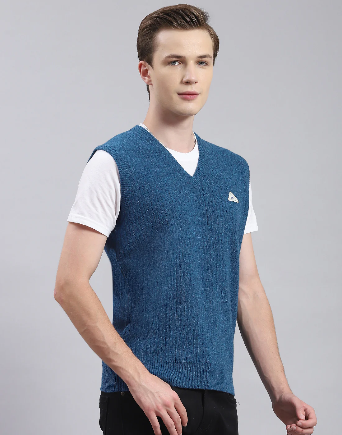 Men Blue Solid V Neck Sleeveless Sweater - Image 4