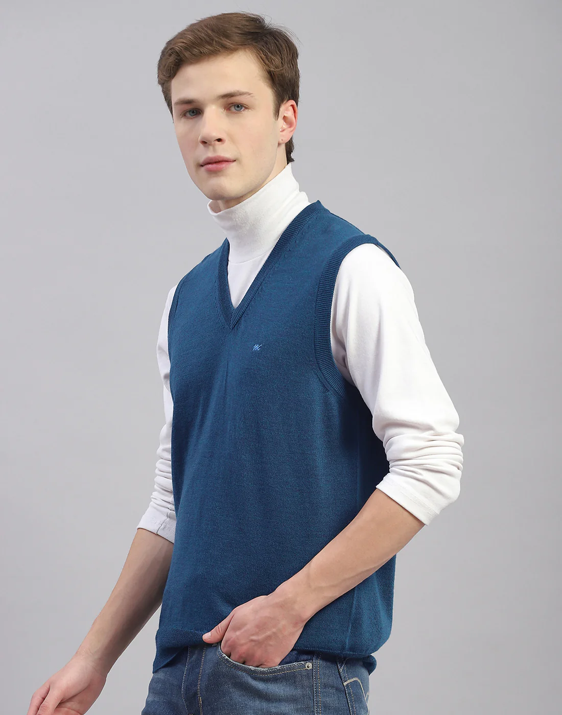 Men Blue Solid V Neck Sleeveless Sweater - Image 4