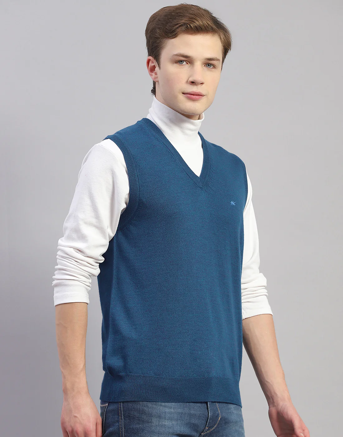 Men Blue Solid V Neck Sleeveless Sweater - Image 5