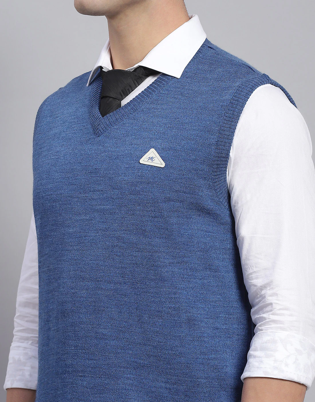 Men Blue Solid V Neck Sleeveless Sweater - Image 7