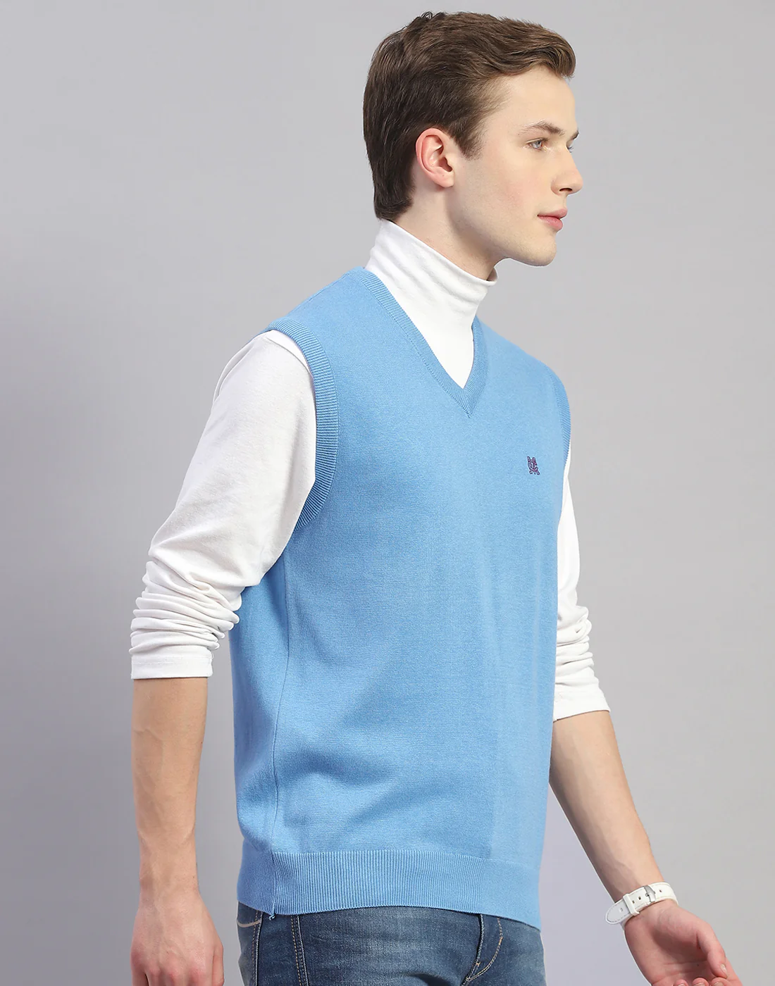 Men Blue Solid V Neck Sleeveless Sweater - Image 4