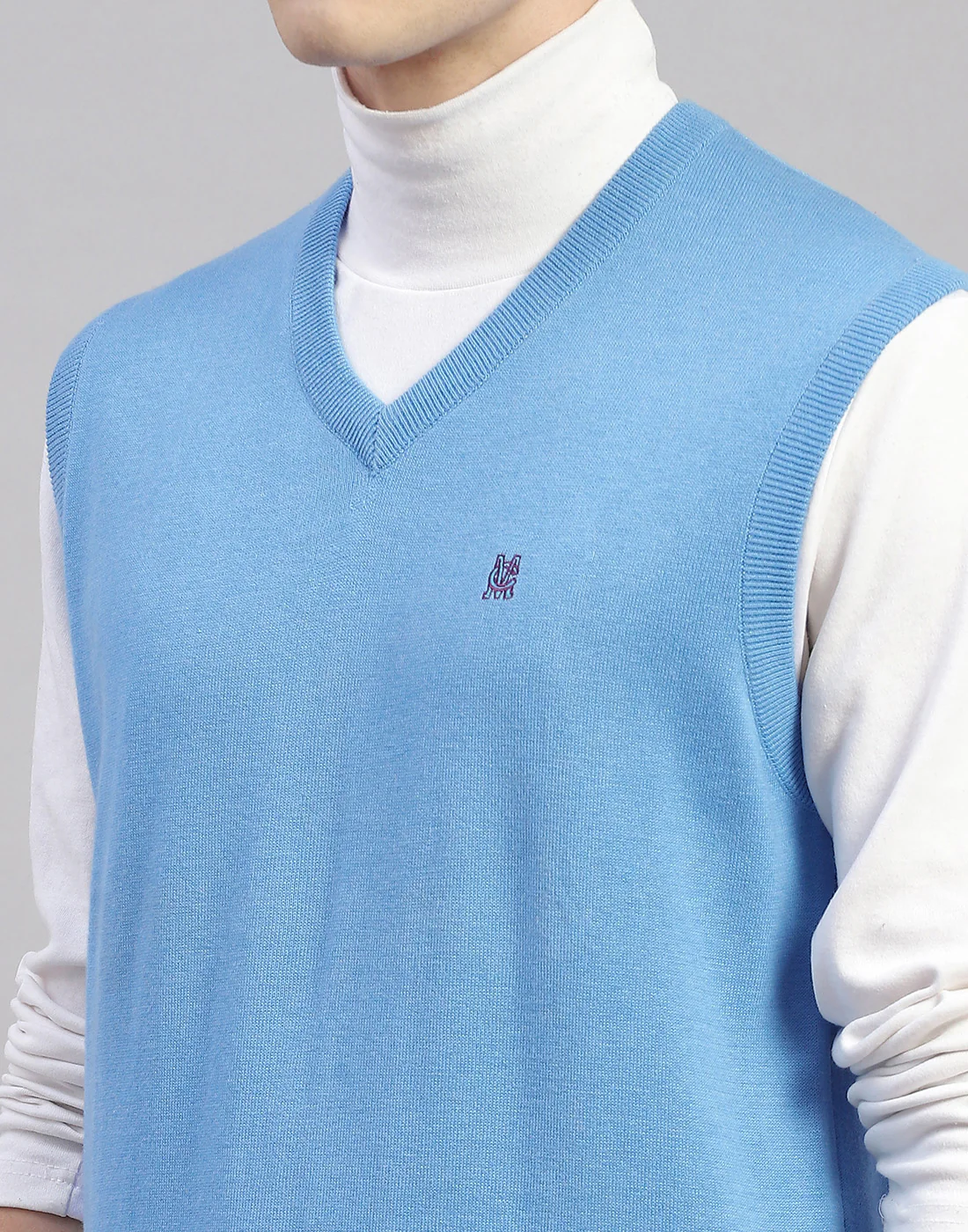 Men Blue Solid V Neck Sleeveless Sweater - Image 7