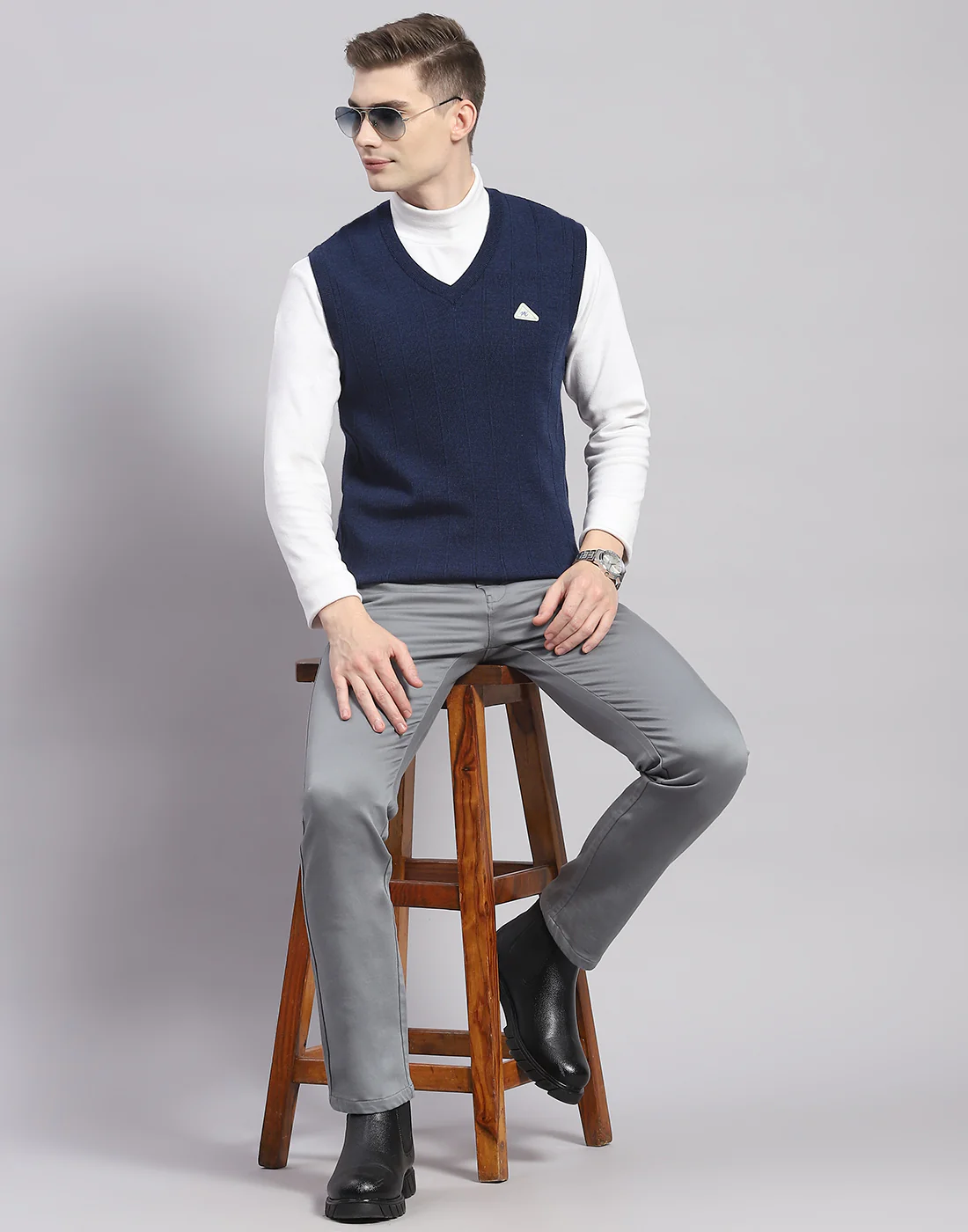 Men Blue Solid V Neck Sleeveless Sweater - Image 2