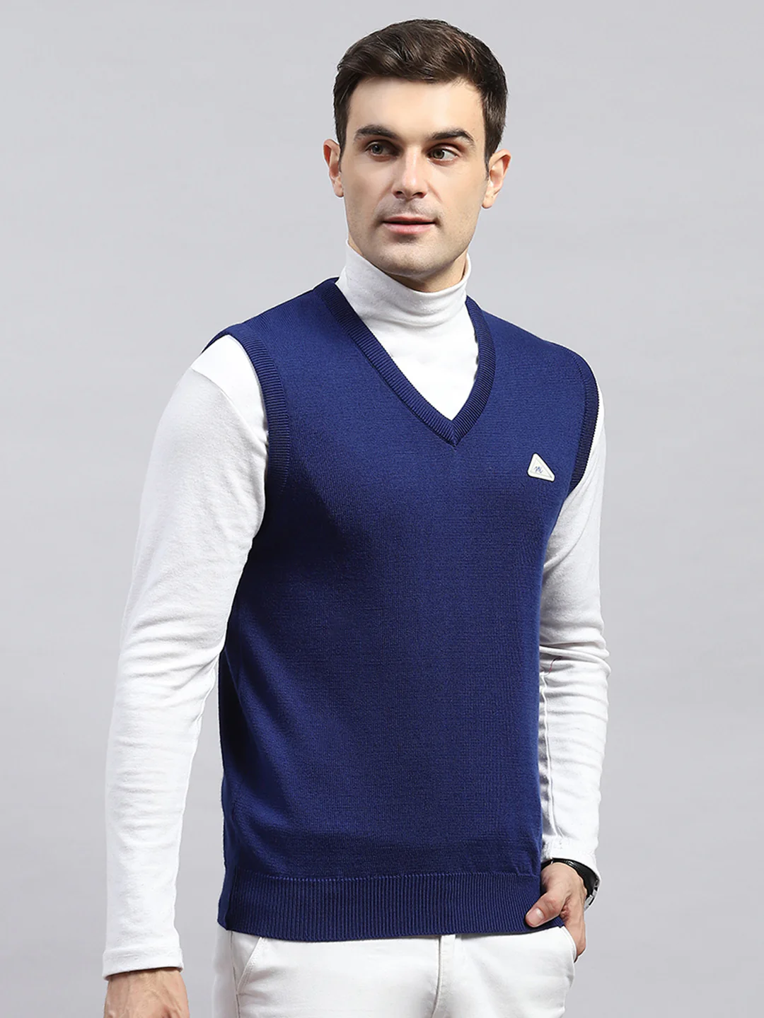 Men Blue Solid V Neck Sleeveless Sweater - Image 4