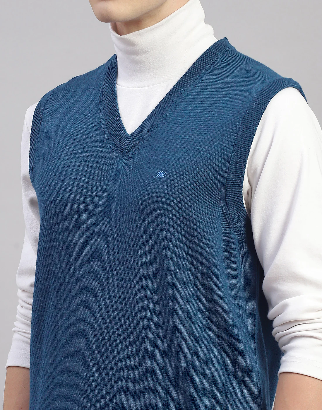Men Blue Solid V Neck Sleeveless Sweater - Image 7