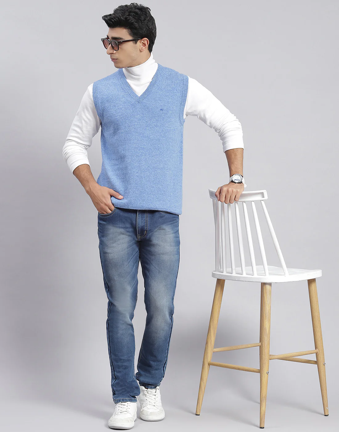 Men Blue Solid V Neck Sleeveless Sweater - Image 2