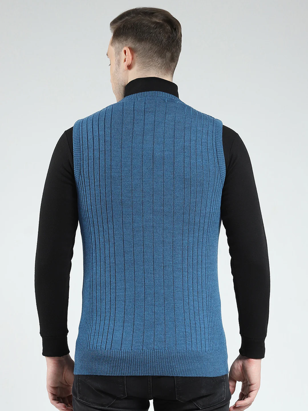 Men Blue Solid V Neck Sleeveless Sweater - Image 5