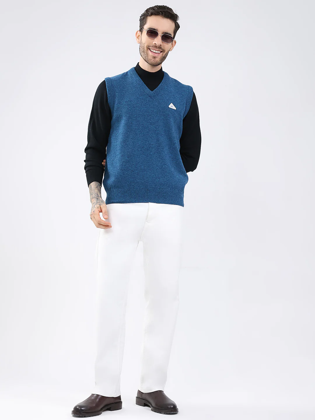 Men Blue Solid V Neck Sleeveless Sweater - Image 2