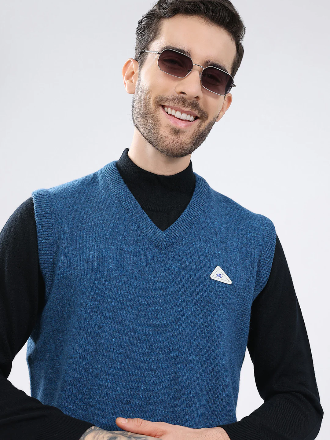 Men Blue Solid V Neck Sleeveless Sweater - Image 6