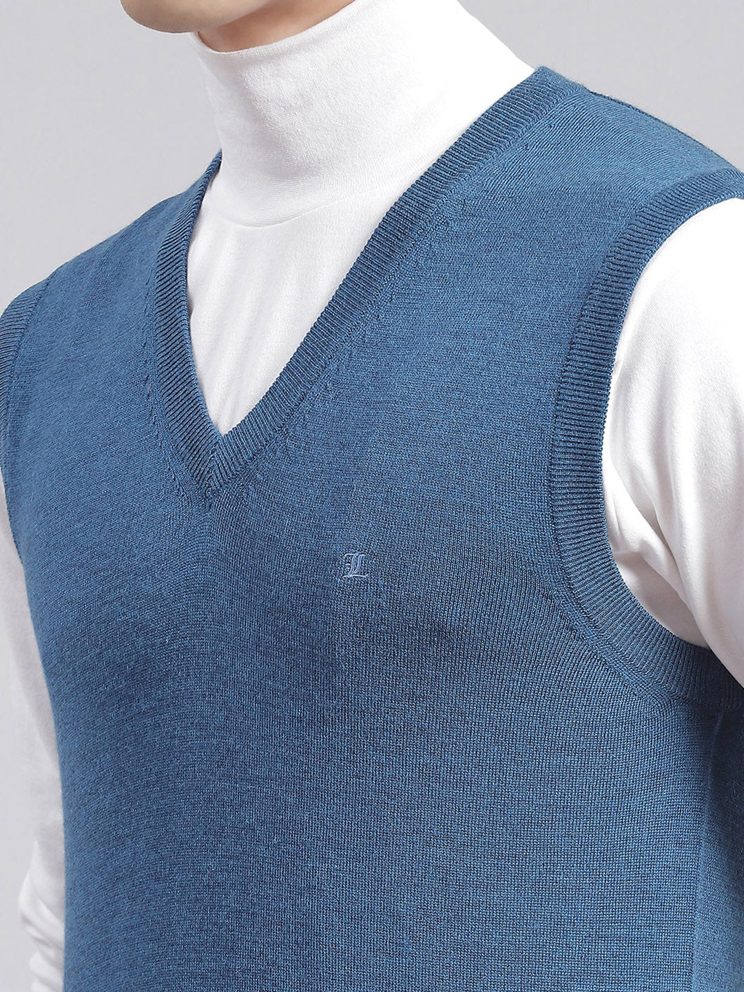 Men Blue Solid V Neck Sleeveless Sweaters/Pullovers - Image 6