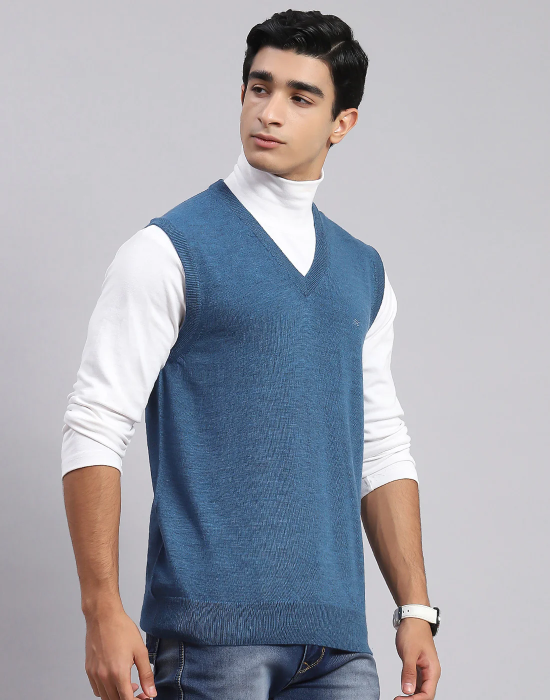 Men Blue Solid V Neck Sleeveless Sweaters/Pullovers - Image 4
