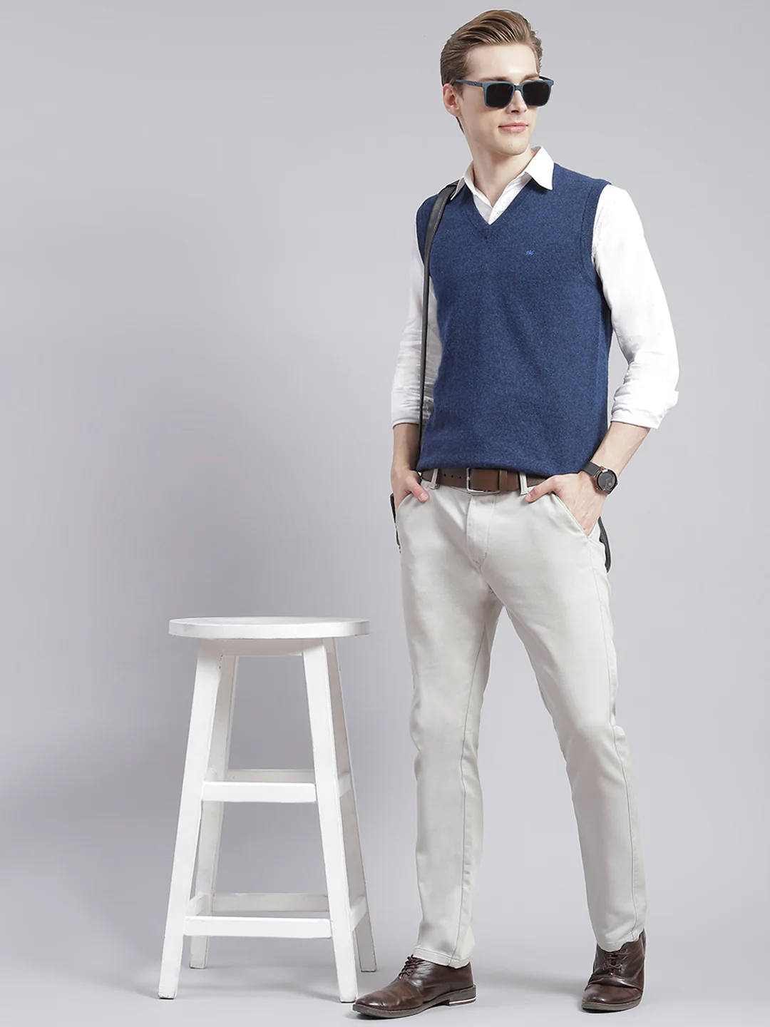 Men Blue Solid V Neck Sleeveless Sweaters/Pullovers - Image 2