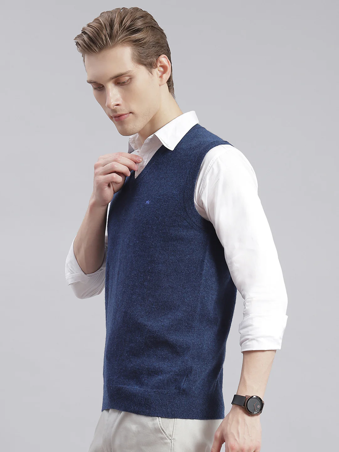 Men Blue Solid V Neck Sleeveless Sweaters/Pullovers - Image 4