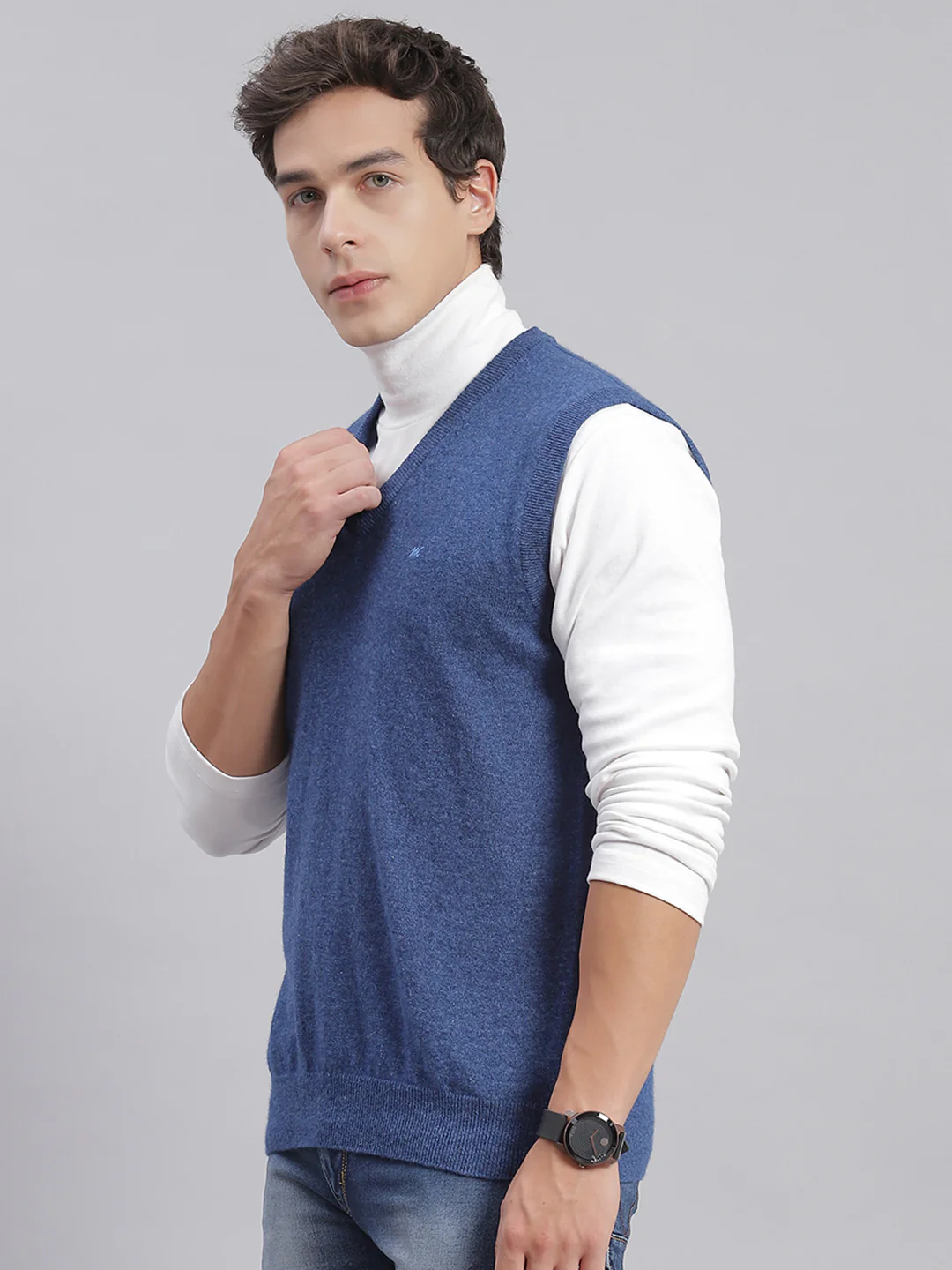 Men Blue Solid V Neck Sleeveless Sweaters/Pullovers - Image 3