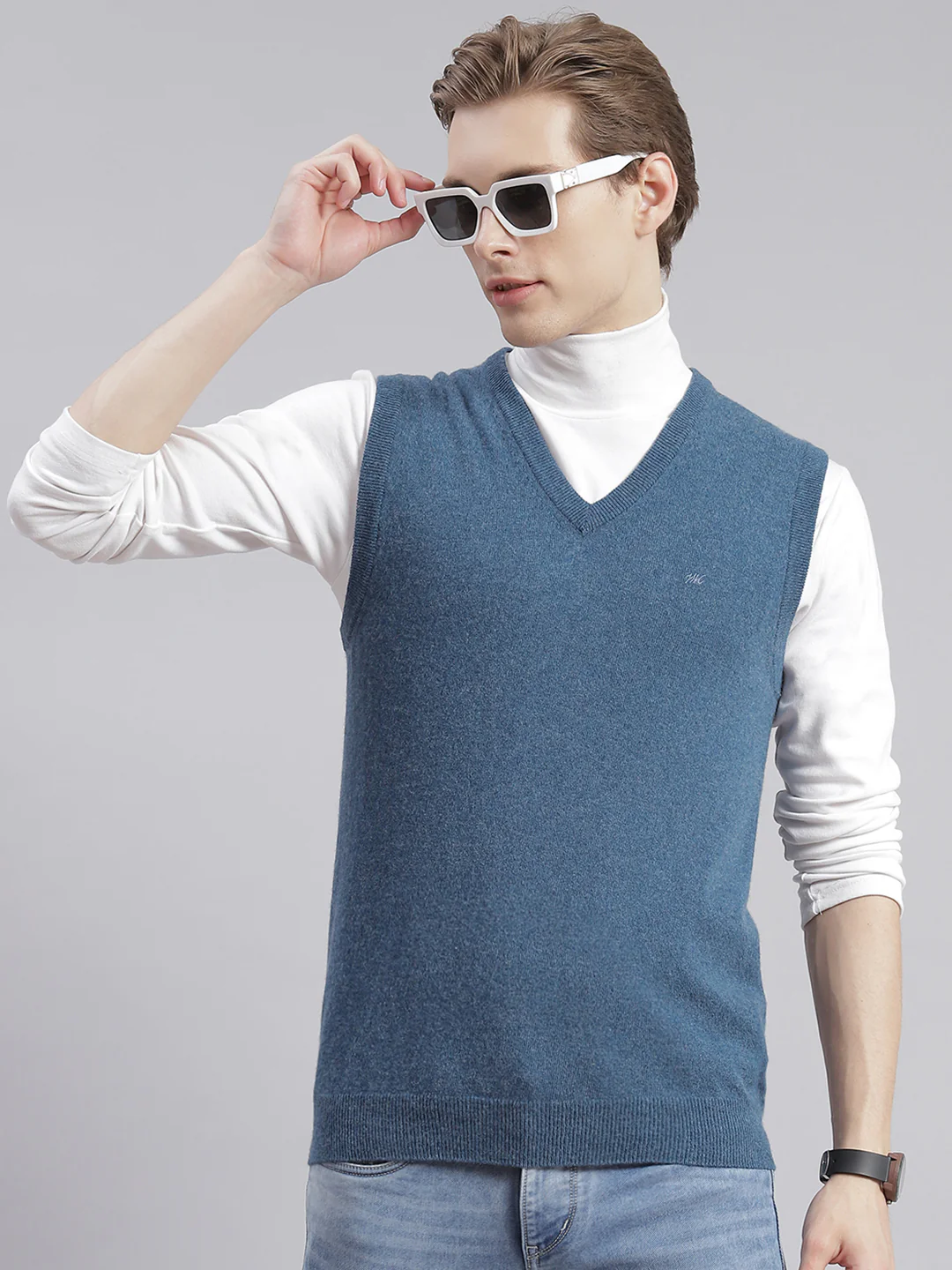 Men Blue Solid V Neck Sleeveless Sweaters/Pullovers - Image 3