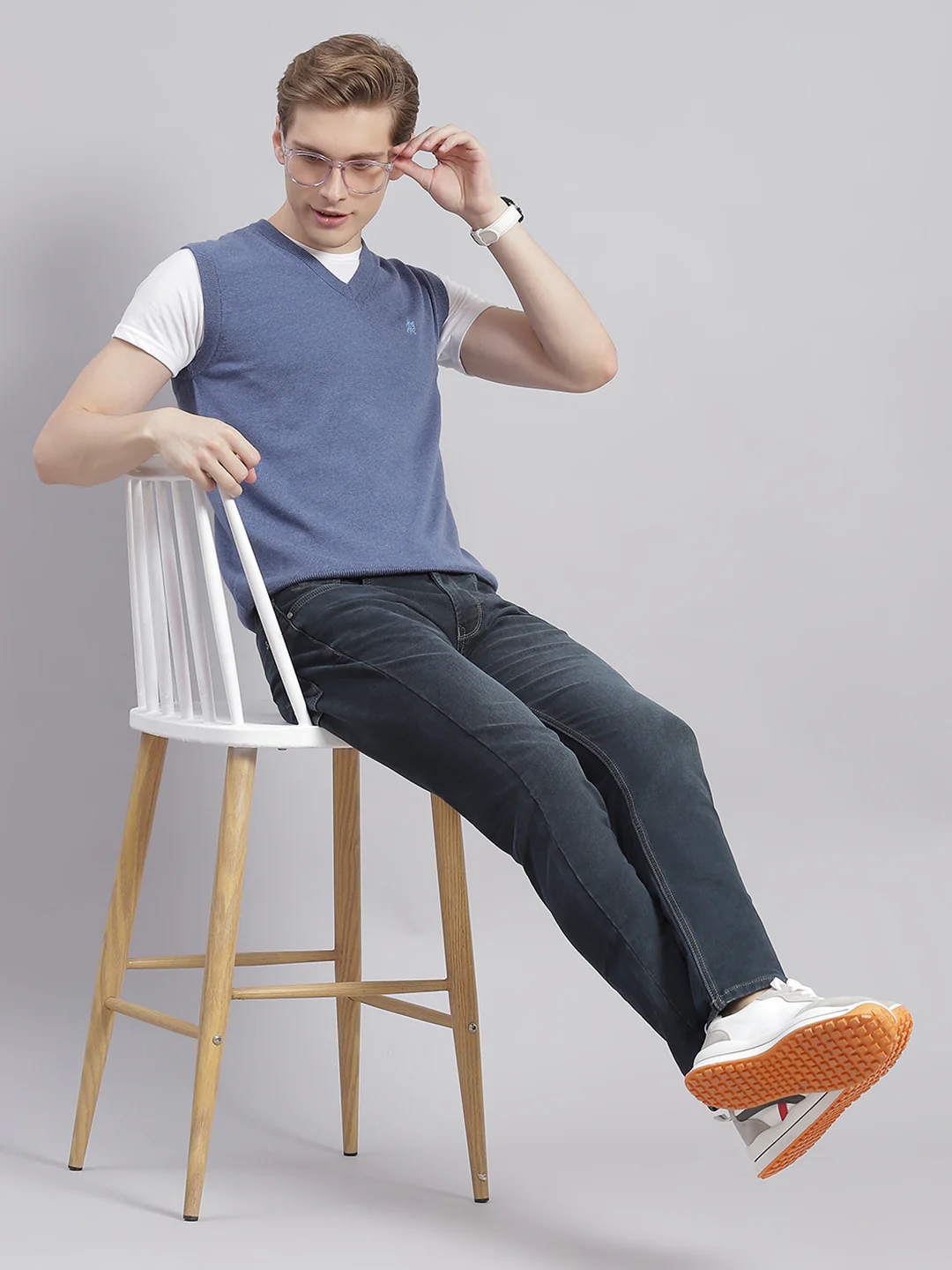 Men Blue Solid V Neck Sleeveless Sweaters/Pullovers - Image 2