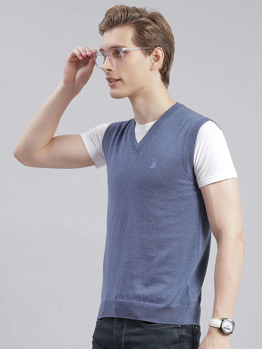 Men Blue Solid V Neck Sleeveless Sweaters/Pullovers - Image 3