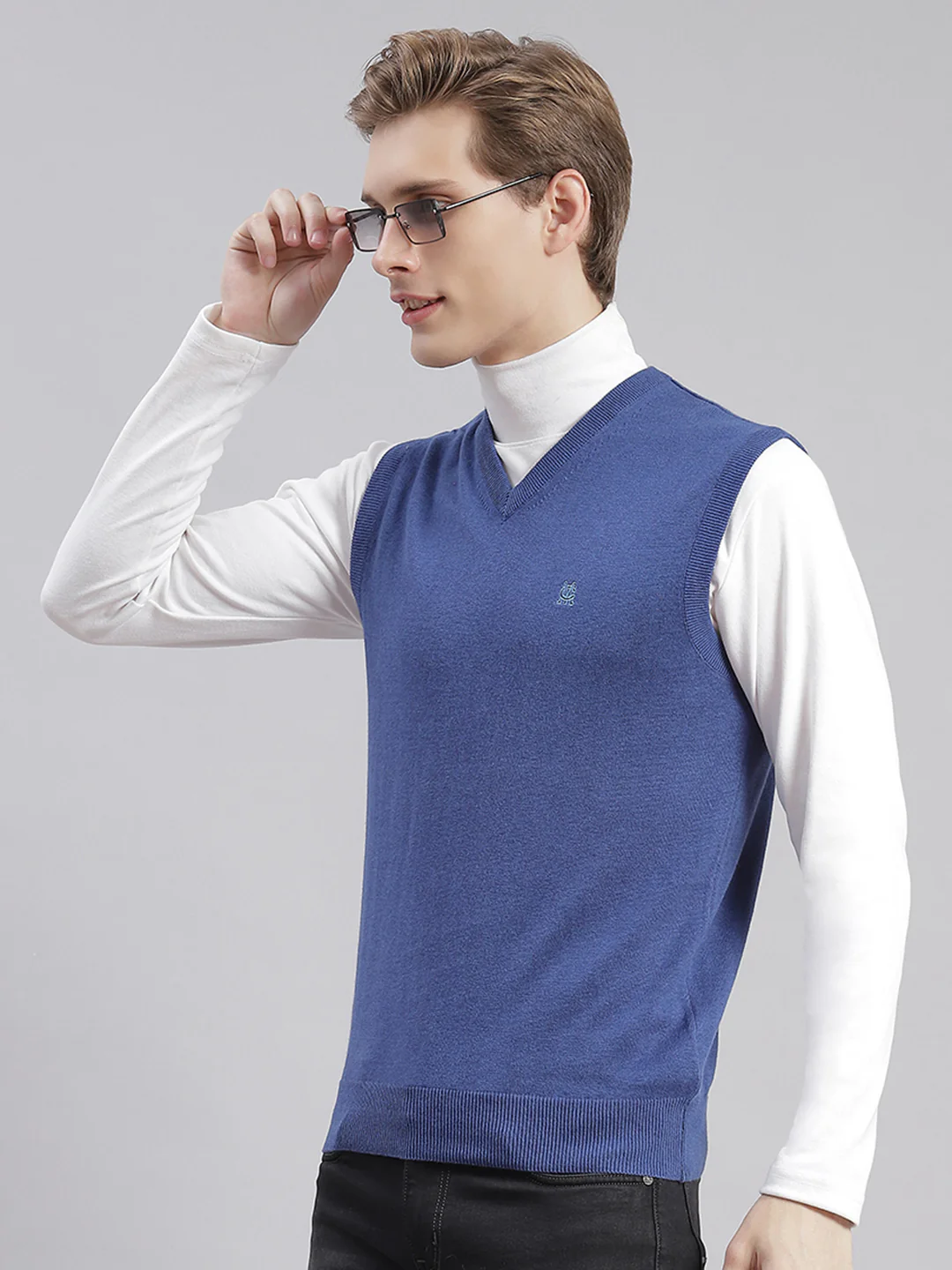 Men Blue Solid V Neck Sleeveless Sweaters/Pullovers - Image 3