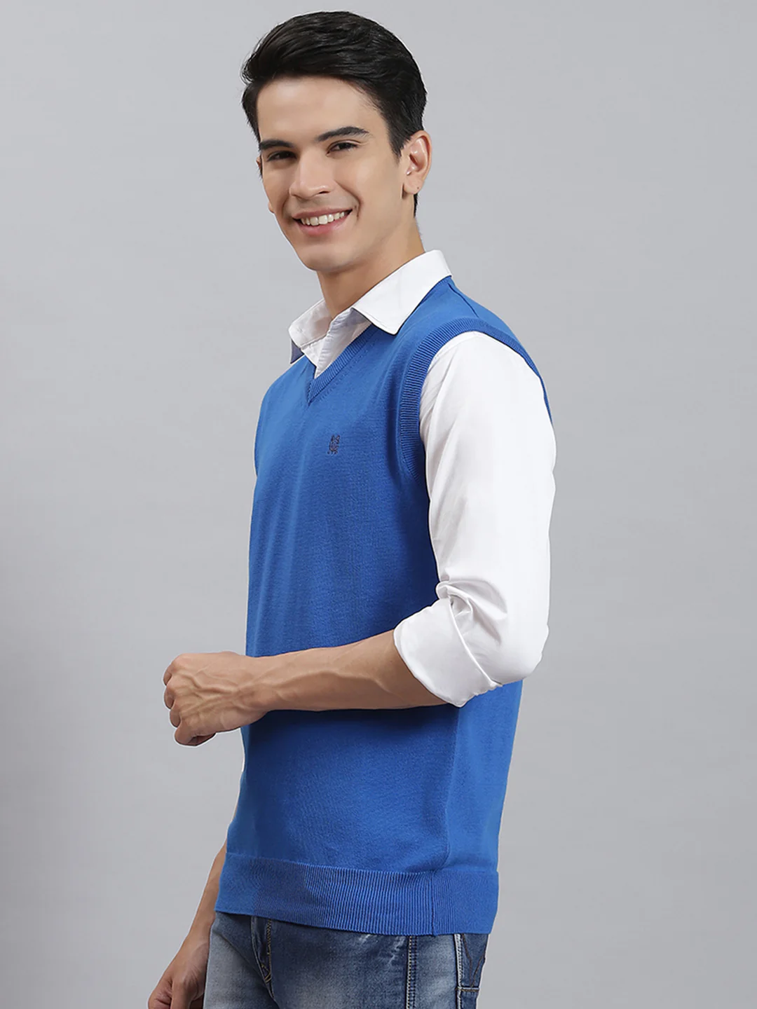 Men Blue Solid V Neck Sleeveless Sweaters/Pullovers - Image 3
