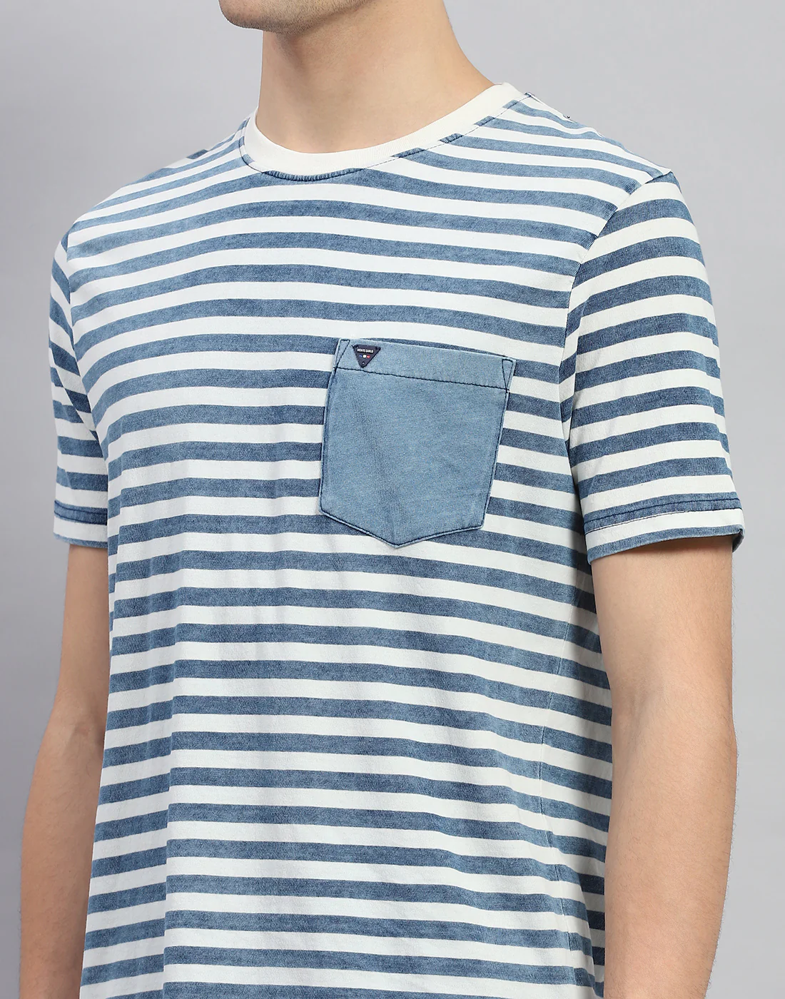 Men Blue Stripe Round Neck Half Sleeve T-Shirt - Image 7