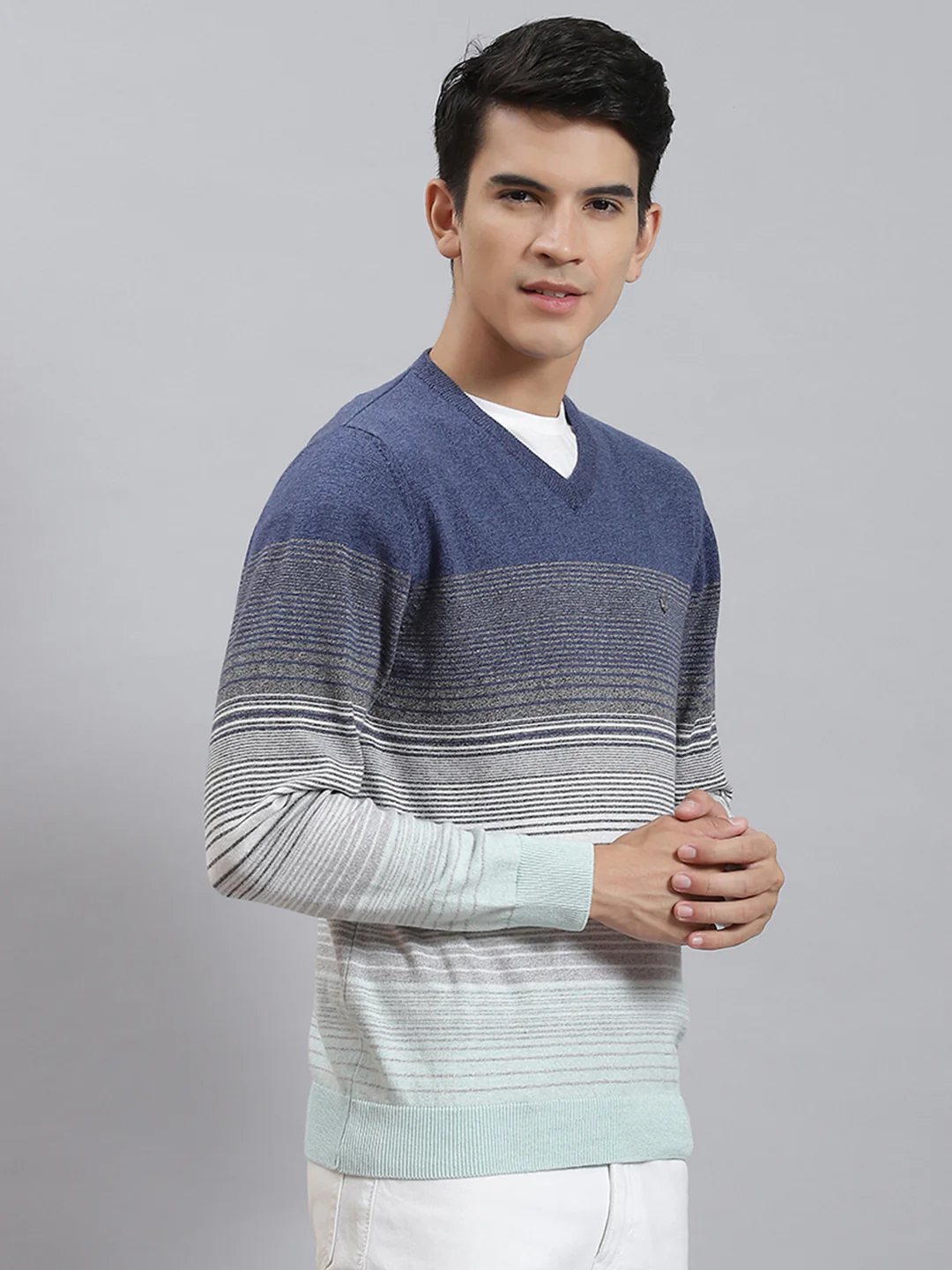 Men Blue Stripe V Neck Full Sleeve Sweaters/Pullovers - Image 4
