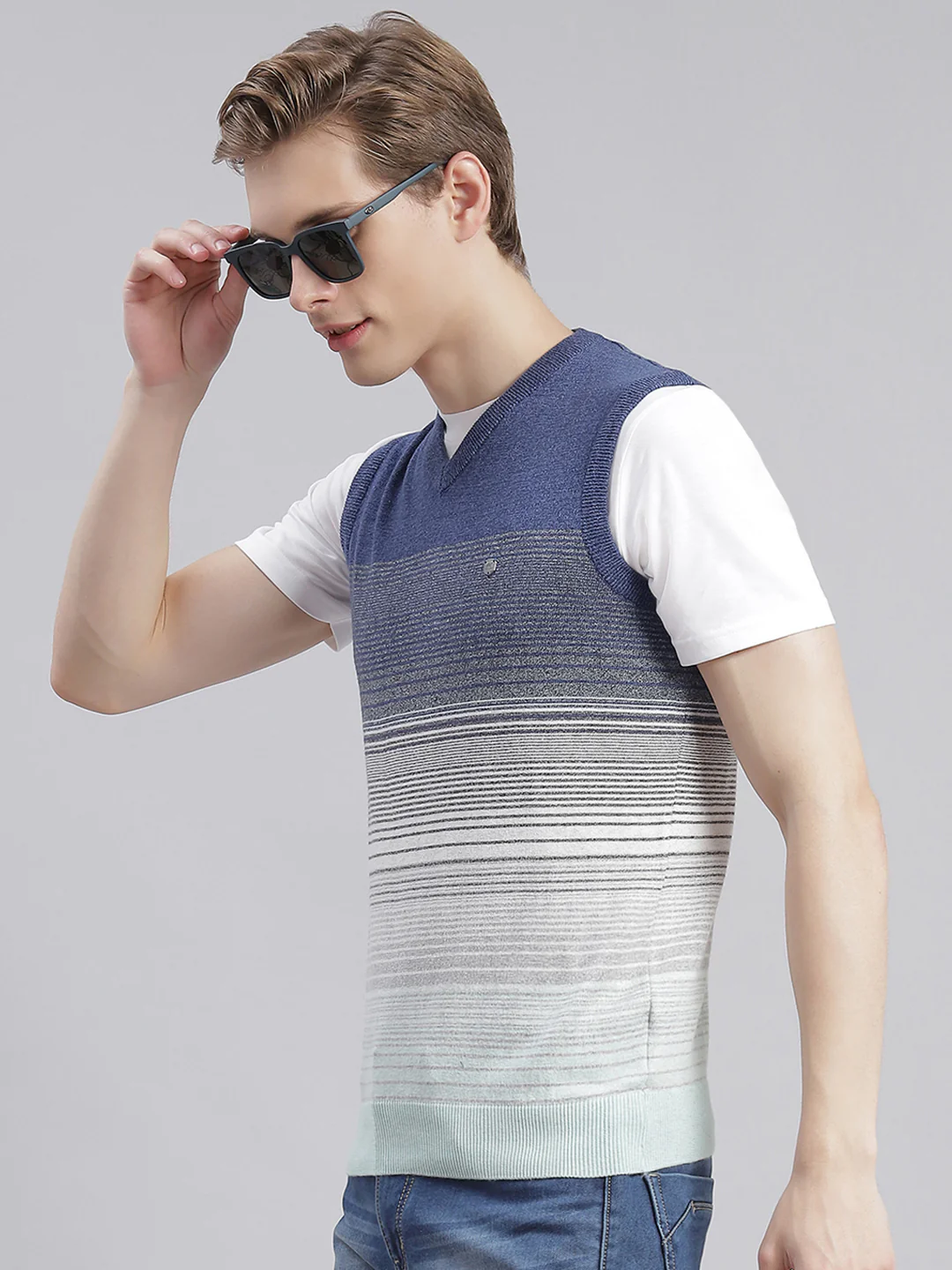 Men Blue Stripe V Neck Sleeveless Sweaters/Pullovers - Image 4