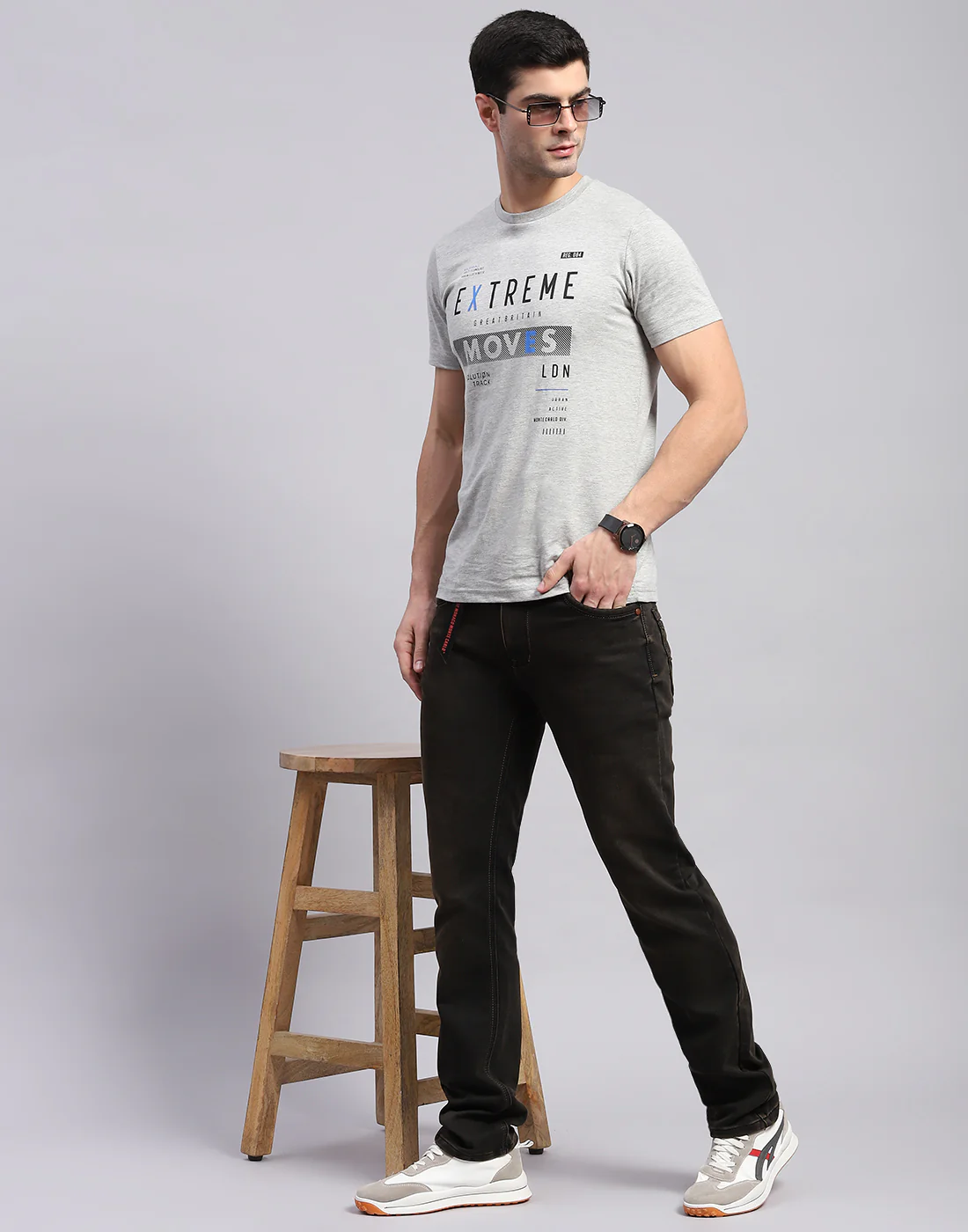 Men Brown Light Wash Narrow Fit Denim - Image 2