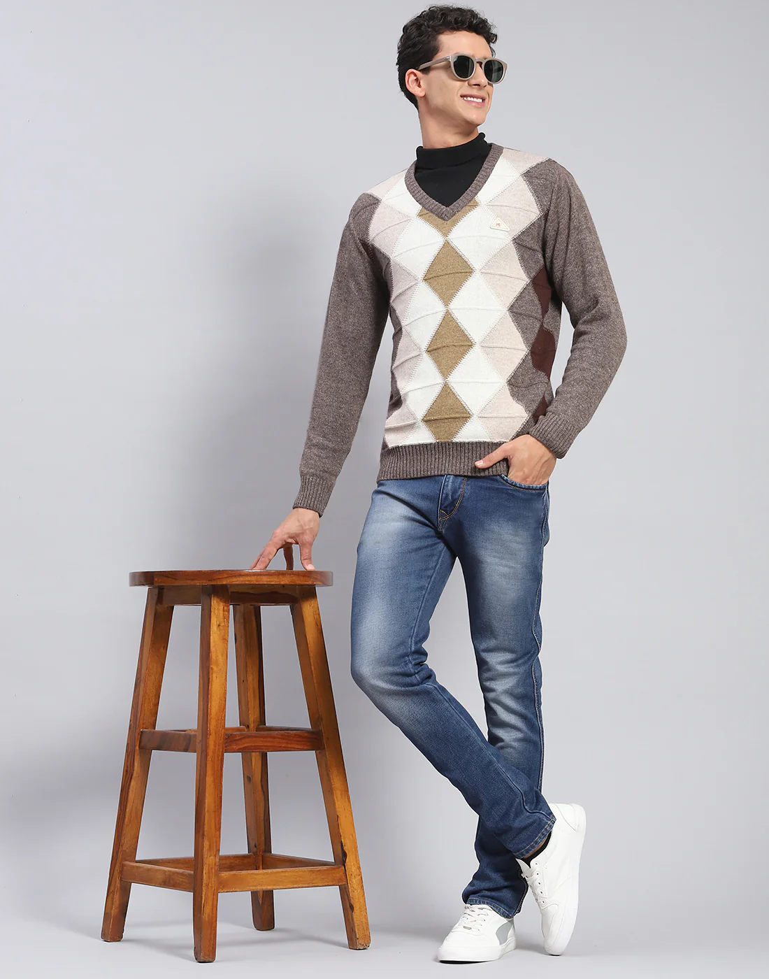 Men Brown Self Design V Neck Full Sleeve Pullover - Image 2