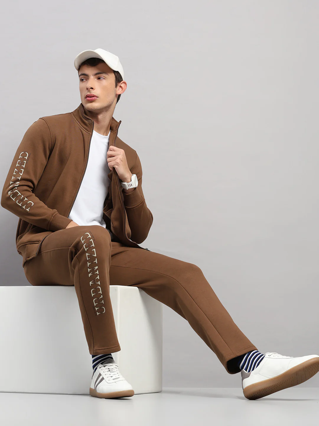 Men Brown Solid Collar Full Sleeve Winter Tracksuit - Image 2
