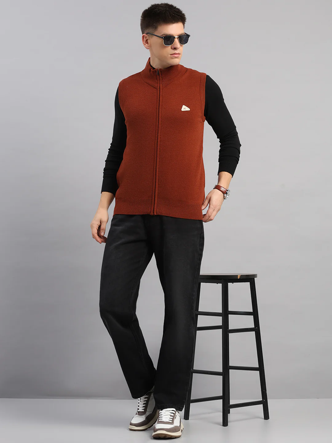 Men Brown Solid Collar Sleeveless Sweater - Image 2