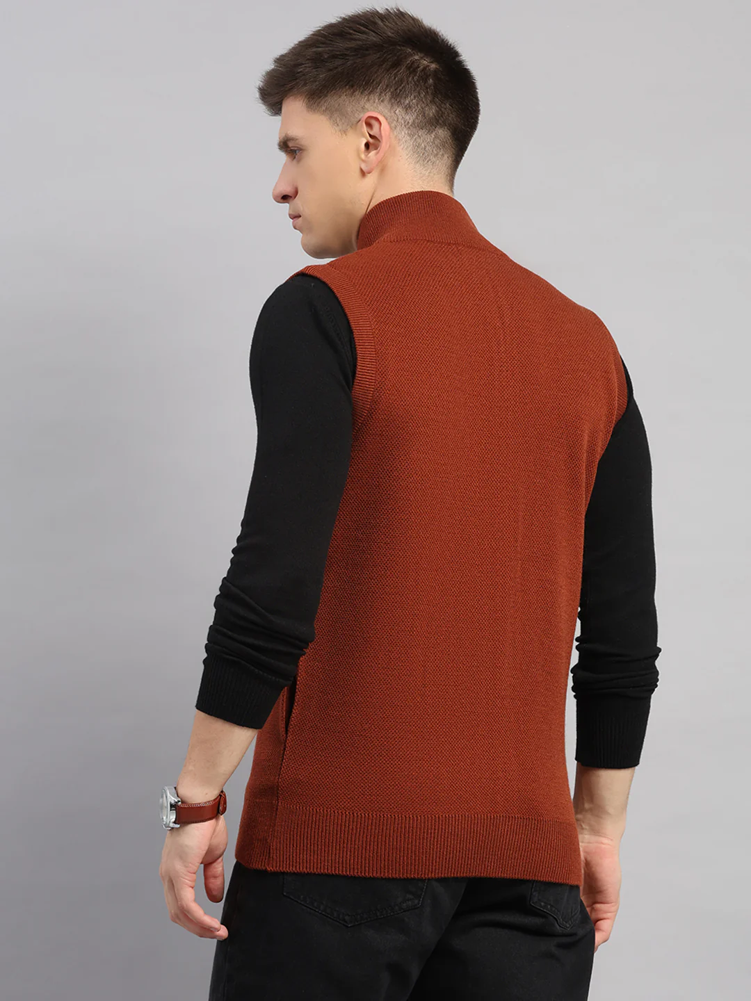 Men Brown Solid Collar Sleeveless Sweater - Image 5