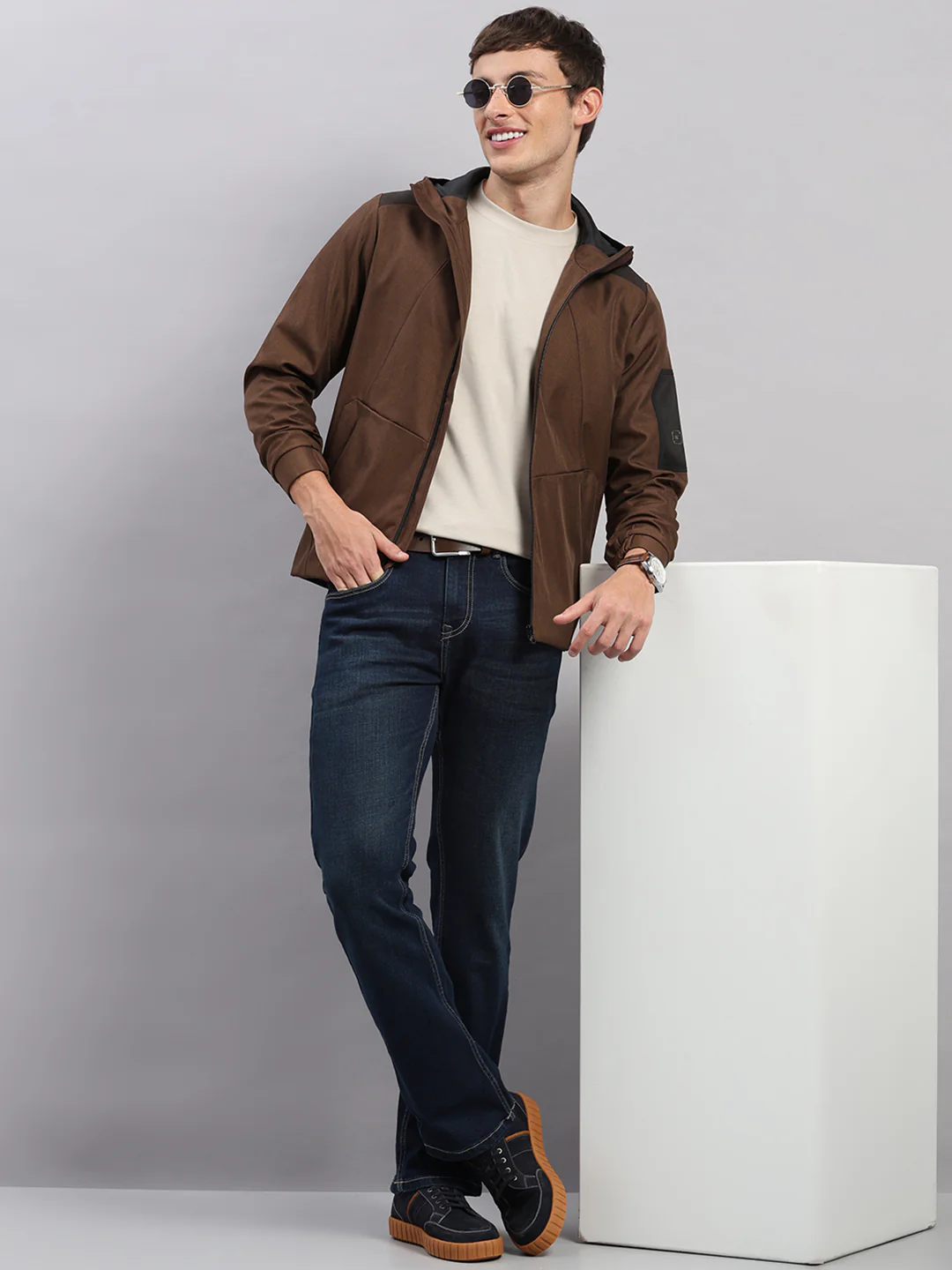 Men Brown Solid Hooded Full Sleeve Jacket - Image 2