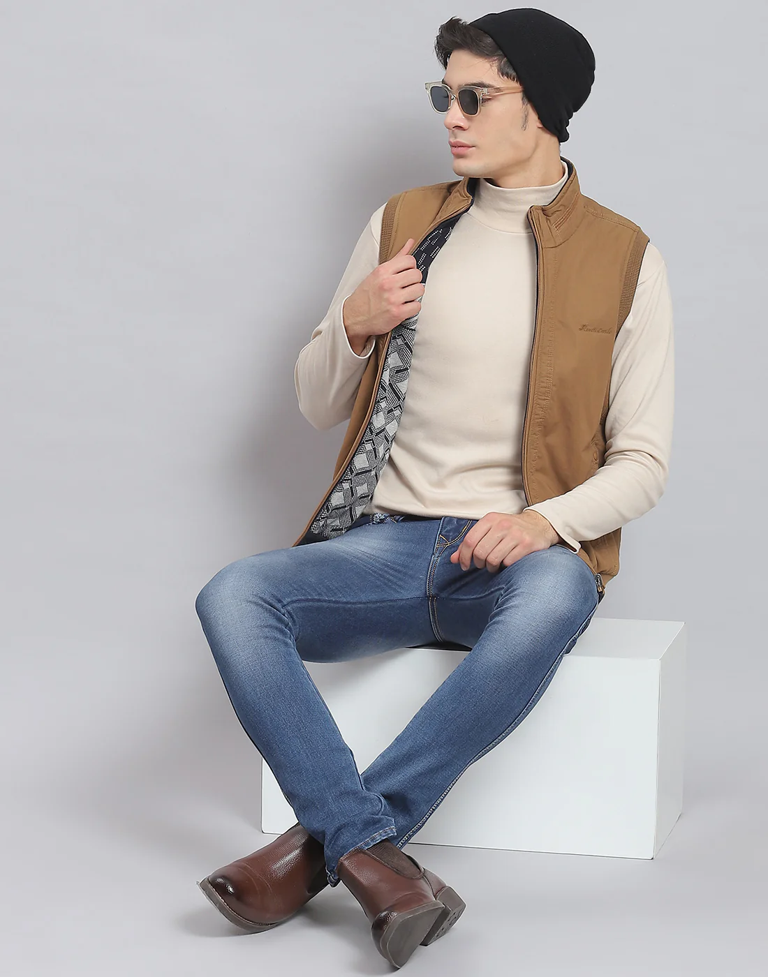 Men Brown Solid Stand Collar Sleeveless Jacket - Image 4