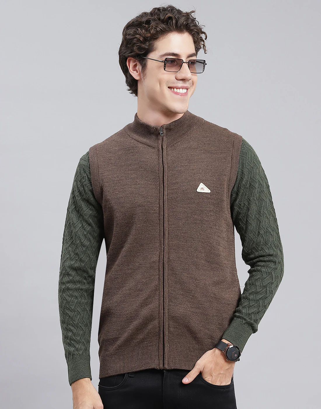 Men Brown Solid Stand Collar Sleeveless Sweater - Image 2