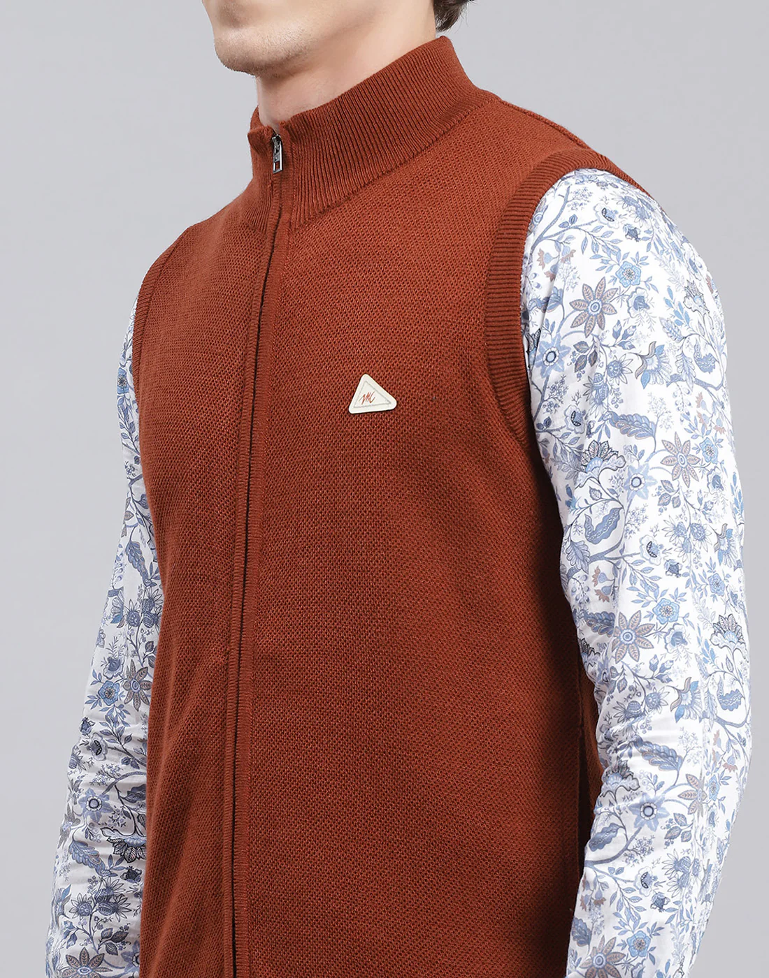 Men Brown Solid Stand Collar Sleeveless Sweater - Image 6