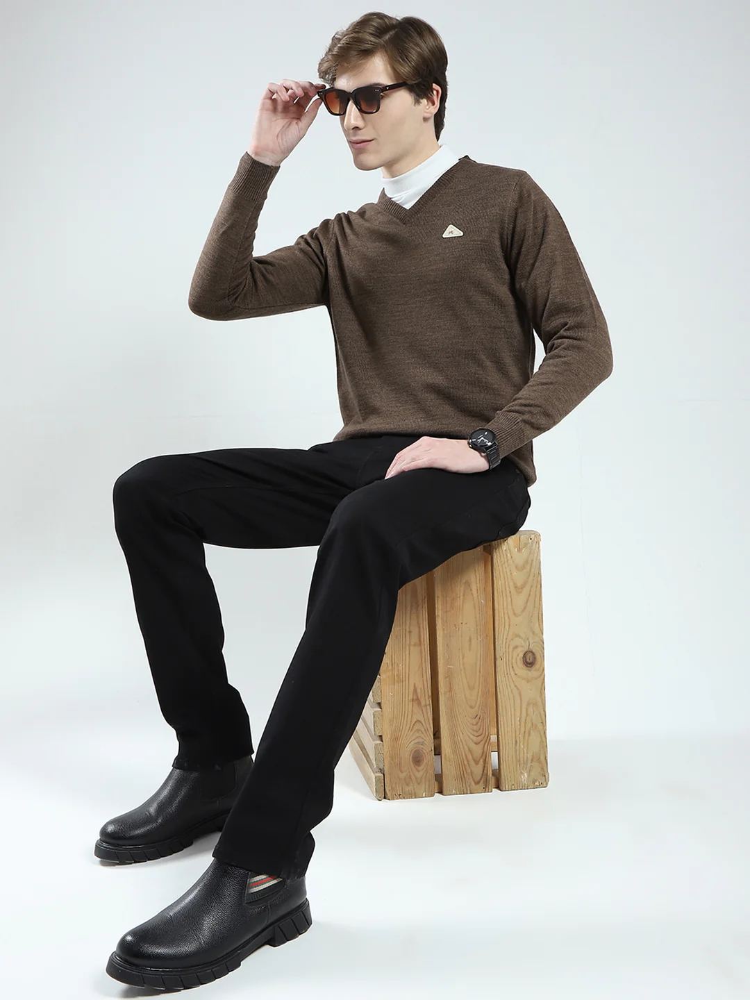 Men Brown Solid V Neck Full Sleeve Pullover - Image 2
