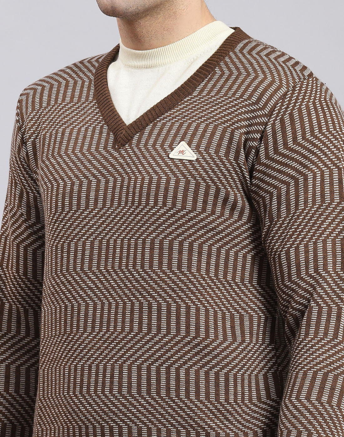 Men Brown Solid V Neck Full Sleeve Sweater - Image 7
