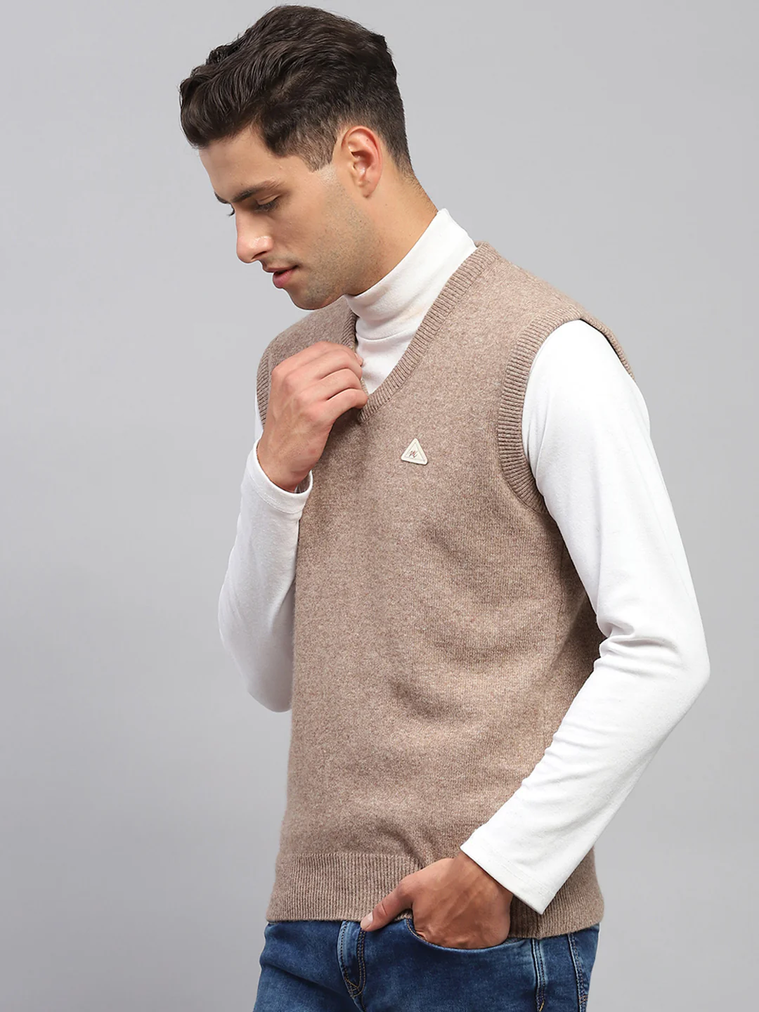 Men Brown Solid V Neck Sleeveless Sweater - Image 3