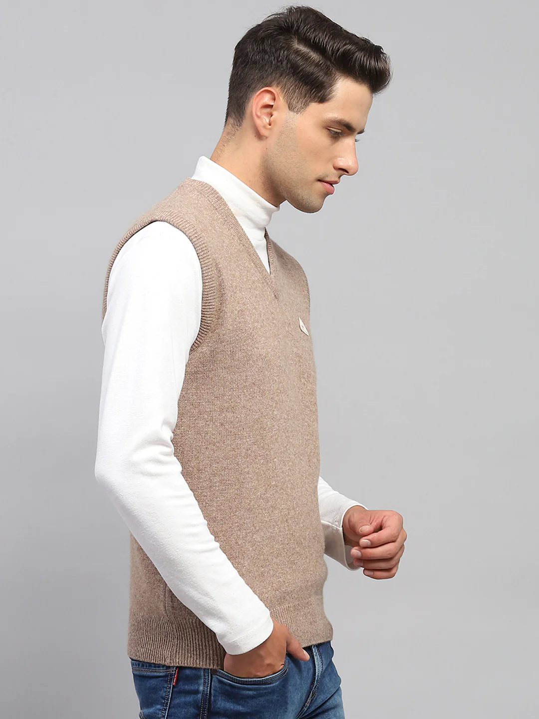 Men Brown Solid V Neck Sleeveless Sweater - Image 4