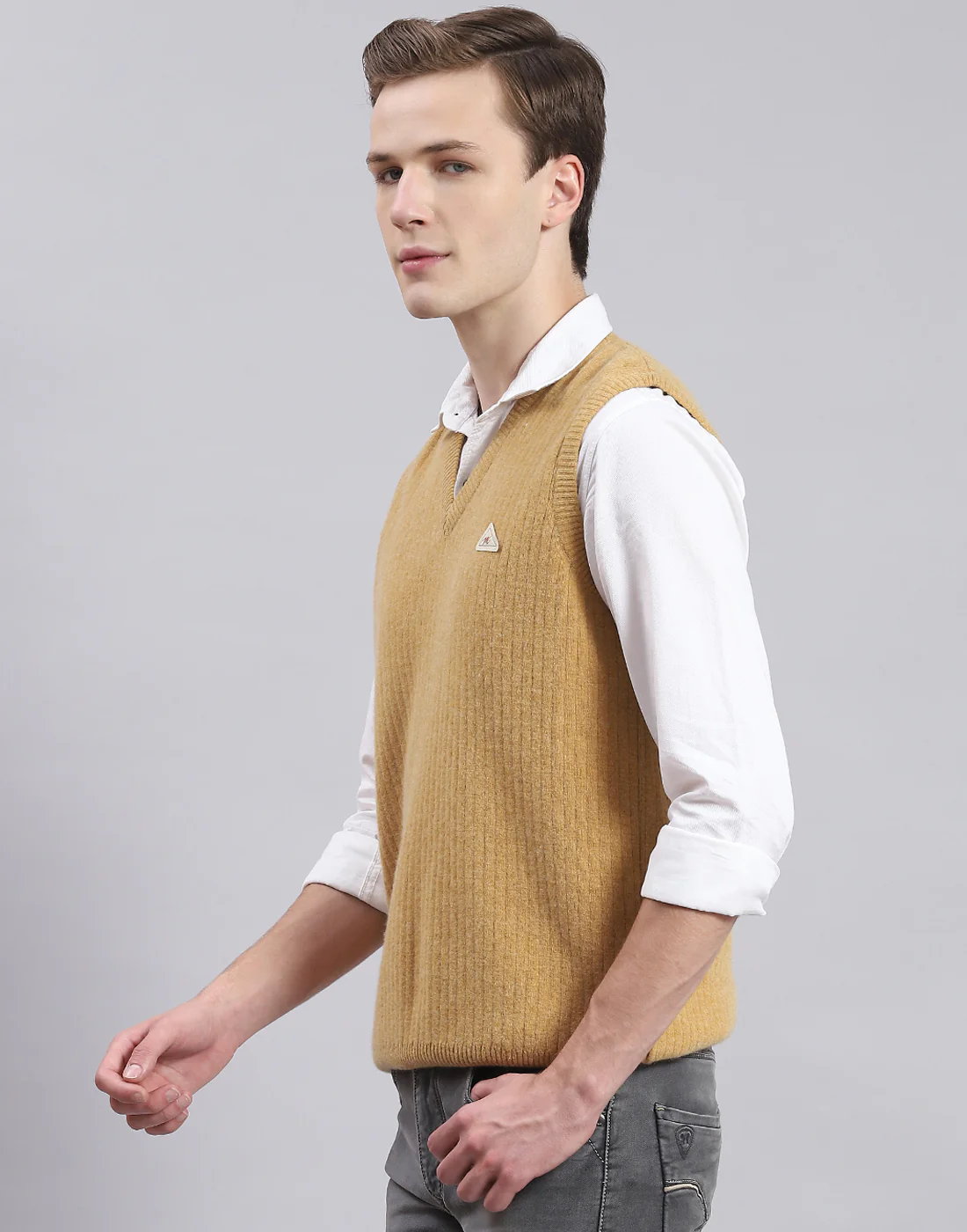 Men Brown Solid V Neck Sleeveless Sweater - Image 4
