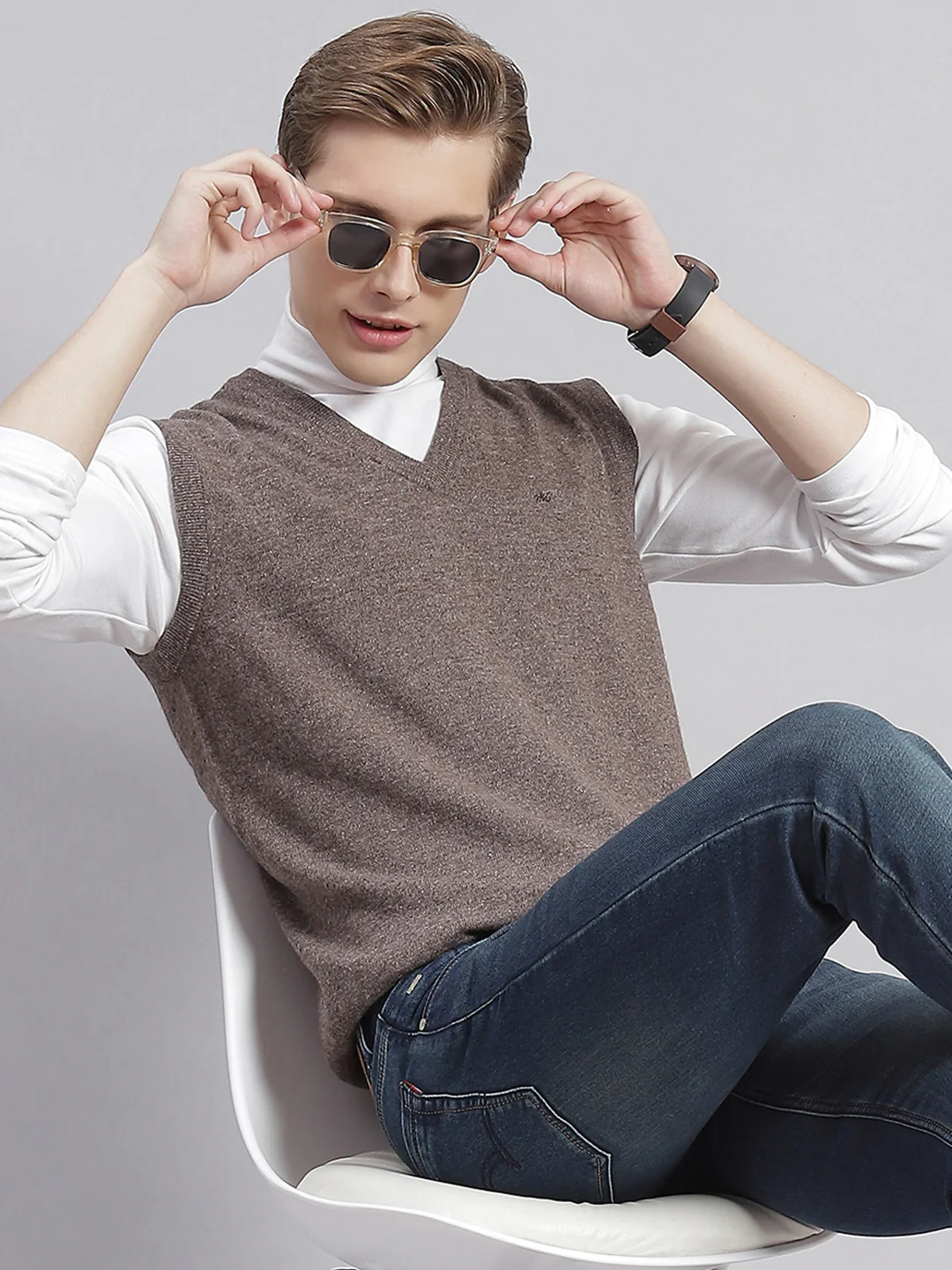 Men Brown Solid V Neck Sleeveless Sweaters/Pullovers - Image 2