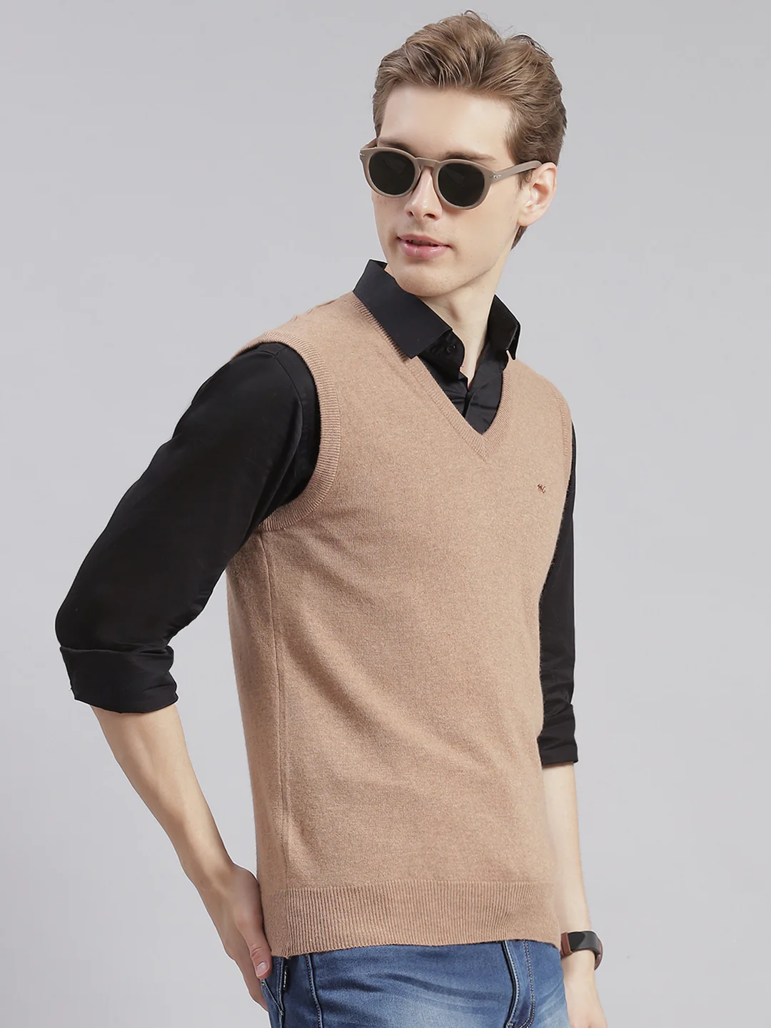 Men Brown Solid V Neck Sleeveless Sweaters/Pullovers - Image 4
