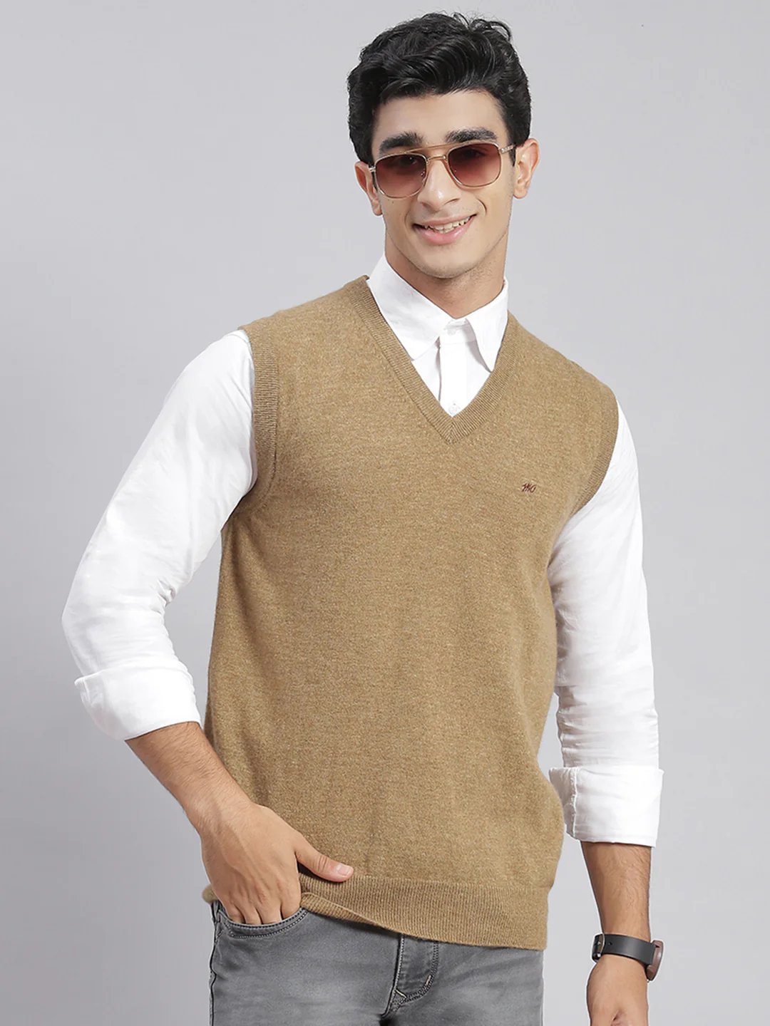 Men Brown Solid V Neck Sleeveless Sweaters/Pullovers - Image 3
