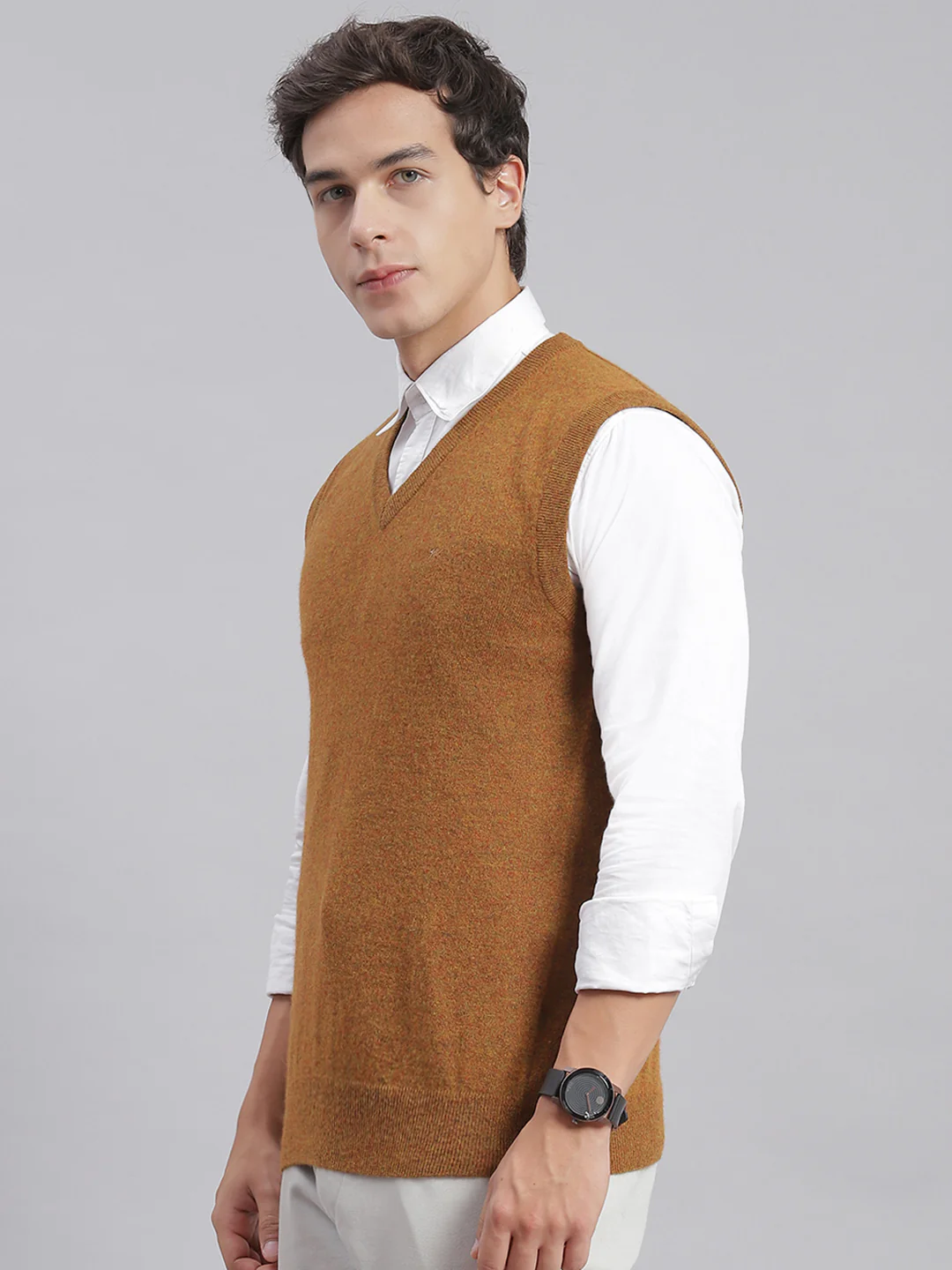 Men Brown Solid V Neck Sleeveless Sweaters/Pullovers - Image 4