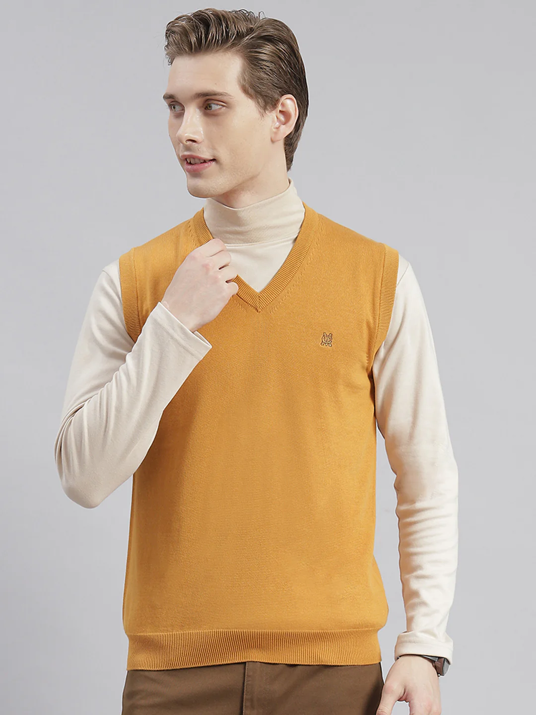 Men Brown Solid V Neck Sleeveless Sweaters/Pullovers - Image 4
